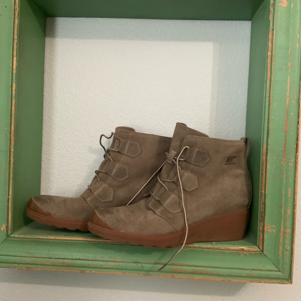 Sorel Toronto Taupe Suede Wedge Ankle Boots size 12